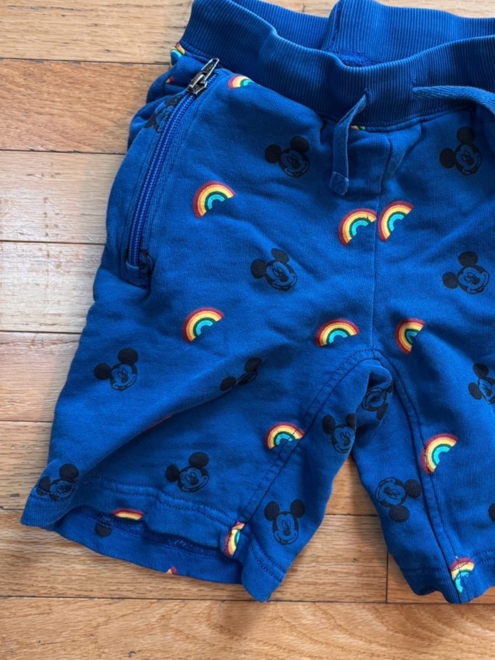 Disney Hanna Andersson Mickey Mouse Rainbow & Mickey Print Shorts size 5 - Picture 5 of 5
